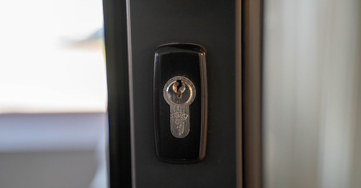 What Is a Locksmith Call-Out Fee — and Why Some Ads Say $19 — Swift Lock Locksmith